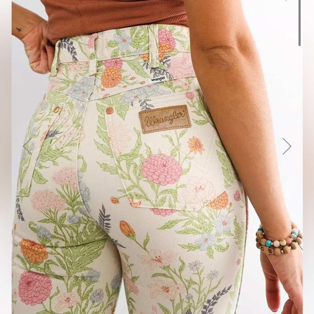 NWT Wrangler Wanderer High Rise Flare Wild Flower Print